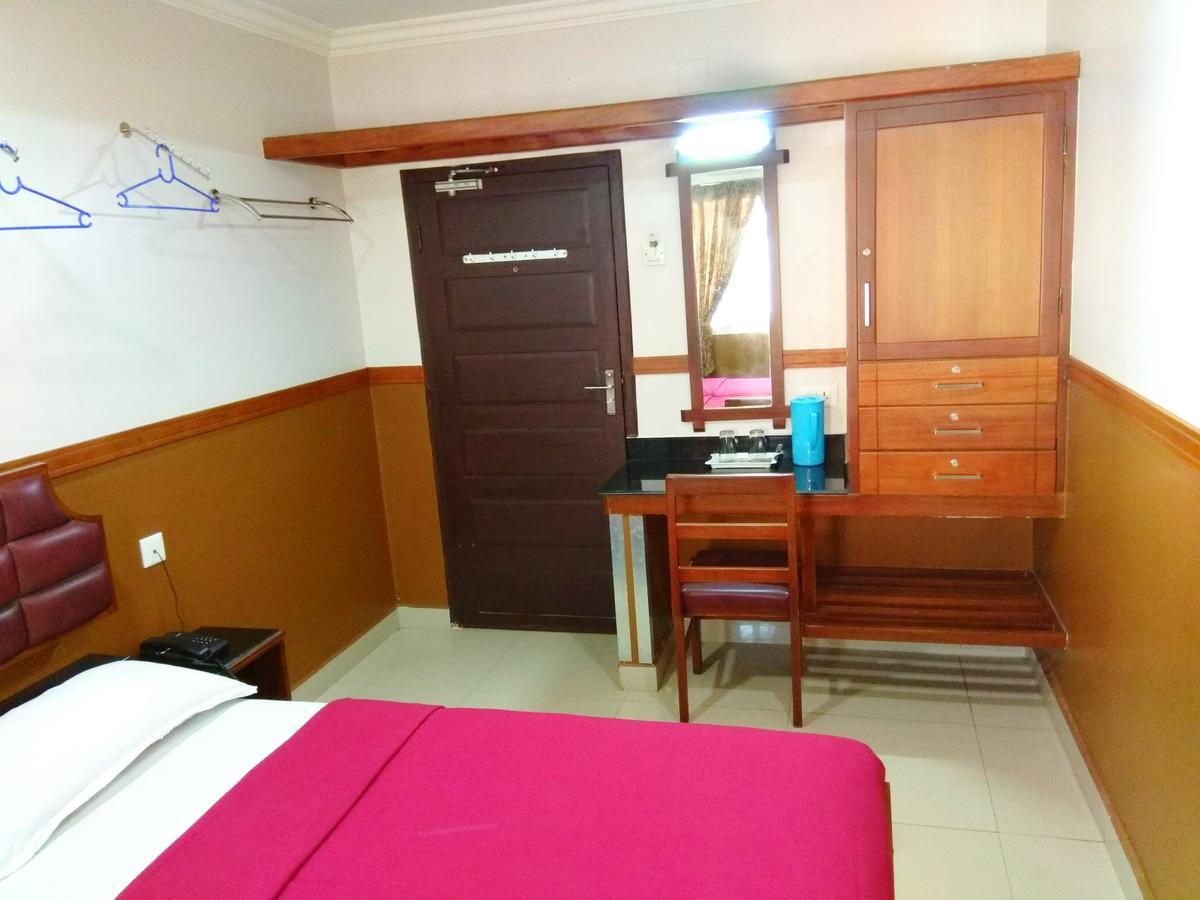 Hotel Maple Regency Kochi Εξωτερικό φωτογραφία