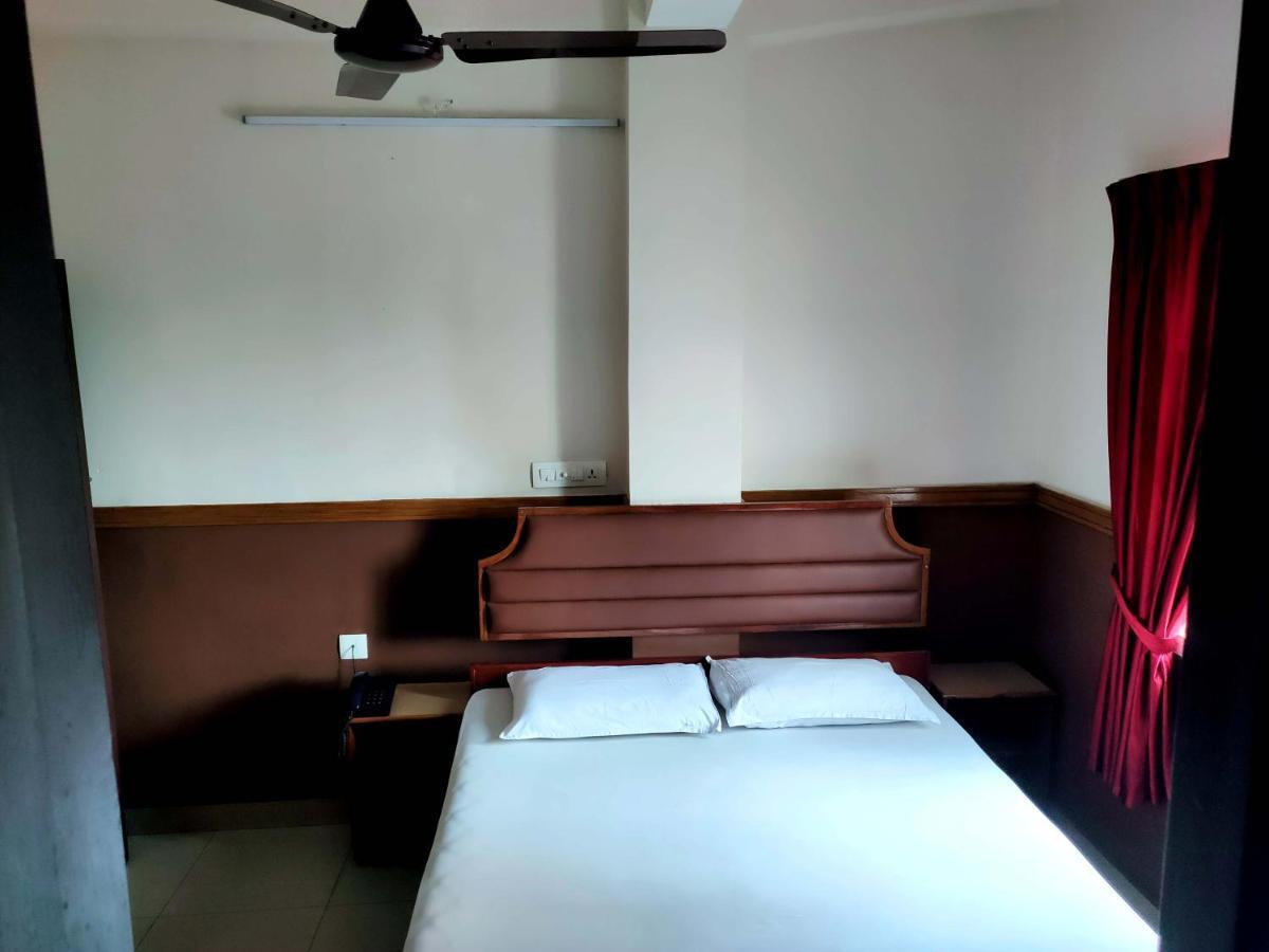 Hotel Maple Regency Kochi Εξωτερικό φωτογραφία